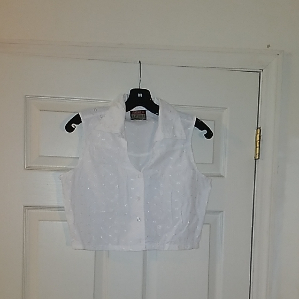 Chic White Button-Up Blouse - image 1